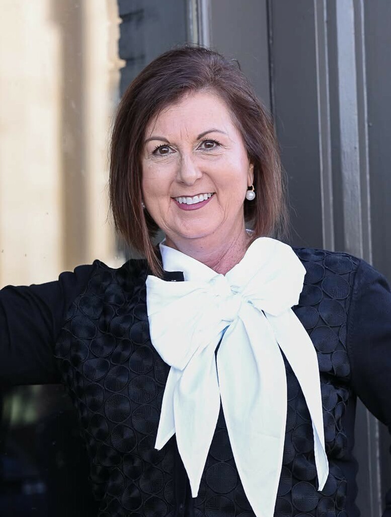 Dr. Cynthia  Watts